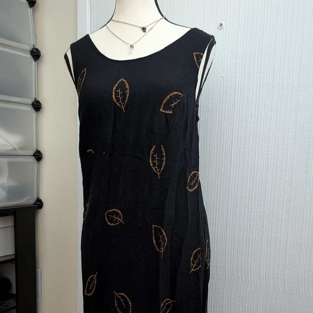 Elegant Black Leaf Pattern Dress